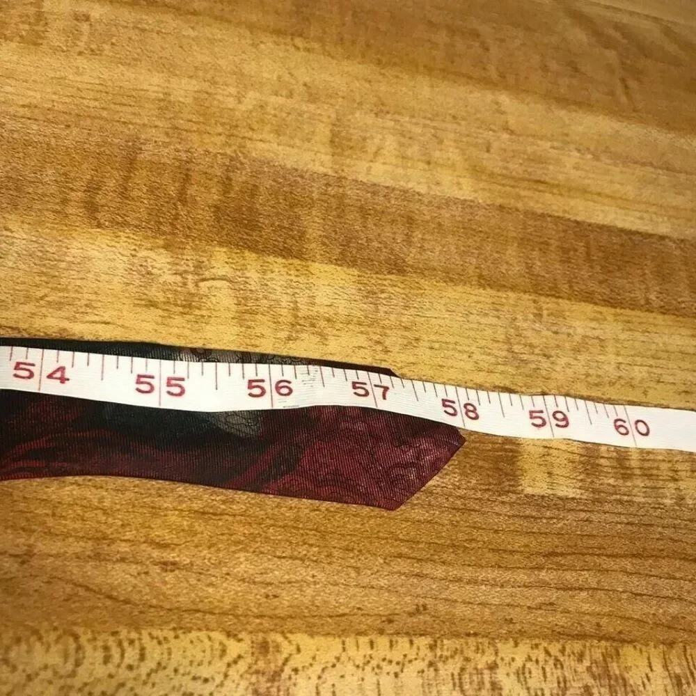 1154 HARVE' BENARD vtg silk gray maroon necktie 59 in X 3.75 in